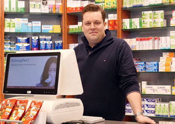 Apotheker Christoph Merkes in der Glocken Apotheke Troisdorf